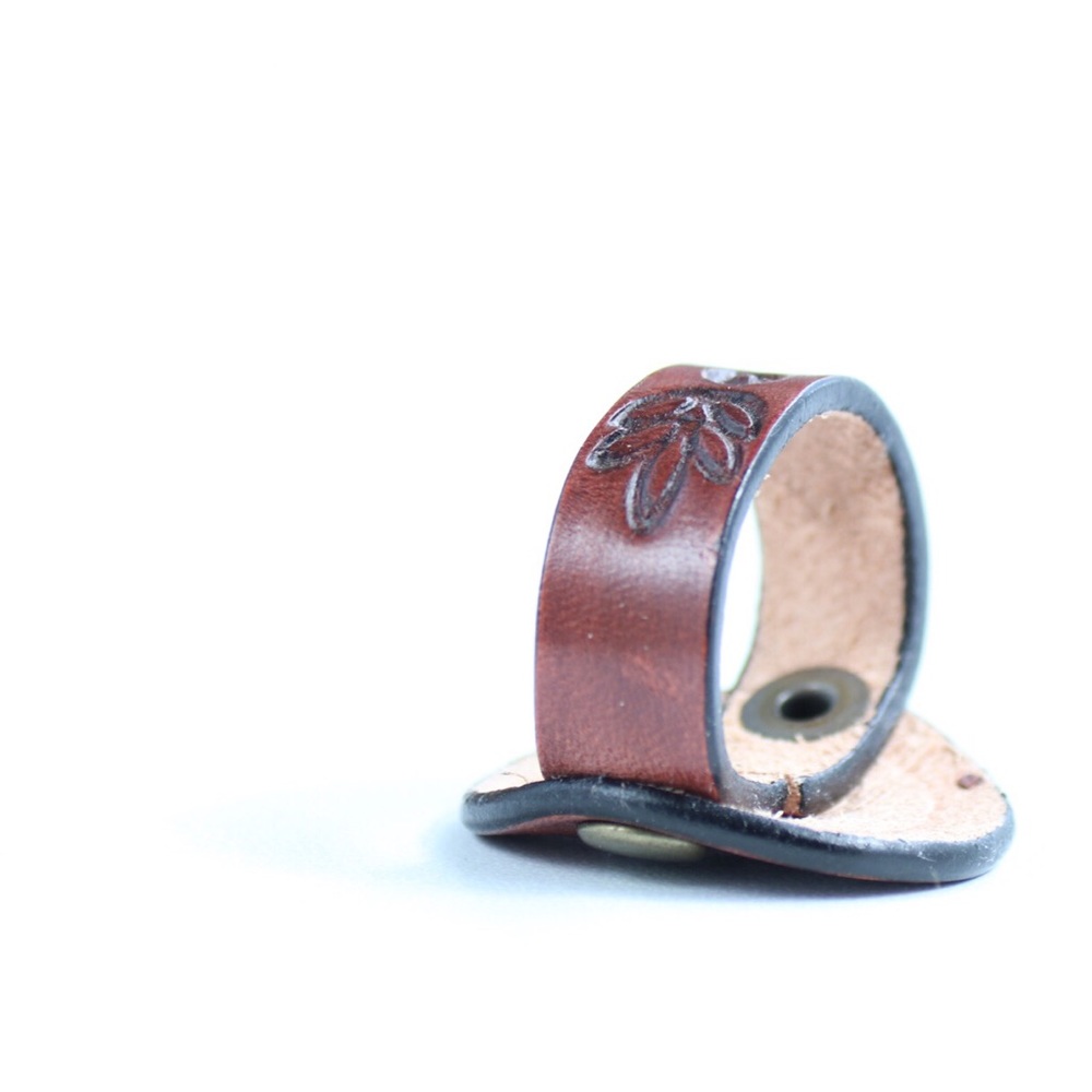 Genuine Leather Ring Brown Antiqued Brass Floral - Picture 5 of 7